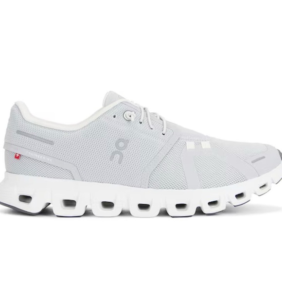 On Clouds Other - On -Cloud 6 Sneaker in Glacier & White